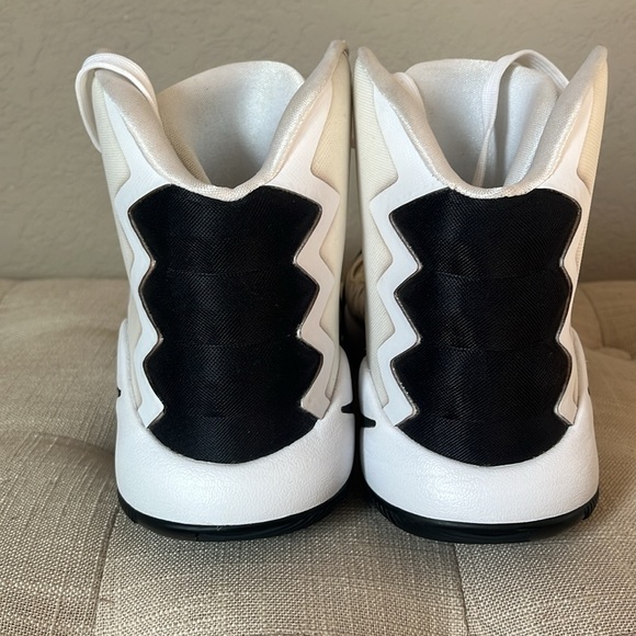 Nike Zoom Hyperdunks - Picture 3 of 6